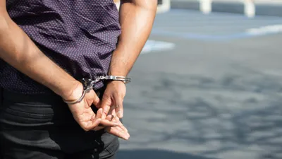 Задержание, арест, наручники, задержанный, арестованный, преступник, фото - Новости Zakon.kz от 11.07.2025 09:33
