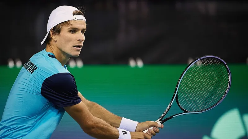 В шаге от титула: казахстанский теннисист сыграл в финале турнира в Мексике