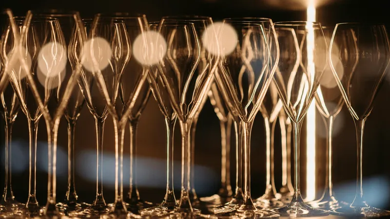 Депутат Қазақстанда ішімдік сатуға толық тыйым салу қажет деп санайды