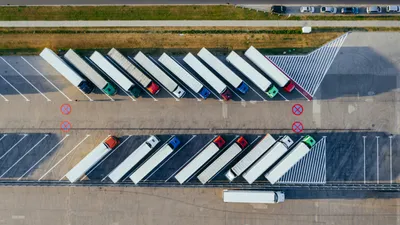 Фуры, фура, грузовые машины, грузовая машина, грузовик, грузовики, перевозка груза, груз, грузоперевозки, грузовые перевозки, трасса, дорога, логистика, сурет - Zakon.kz жаңалық 14.01.2026 14:36