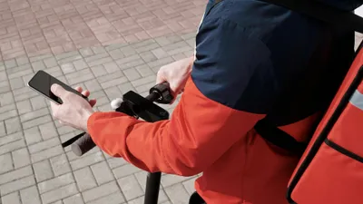 Курьер, курьеры, доставщик, доставщики, курьерская служба, служба доставки, доставка, сурет - Zakon.kz жаңалық 15.07.2025 10:39