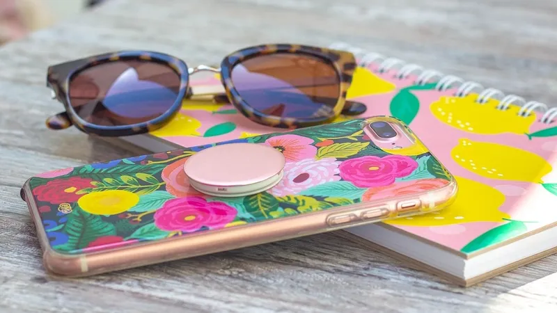 Известный бренд пива выпустил чехол для зависимых от смартфона