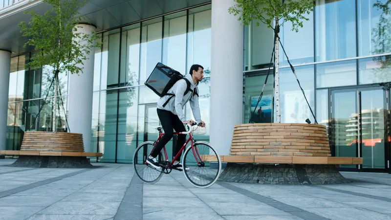 Курьерам-мусульманам в России запретили перевозить свинину и алкоголь