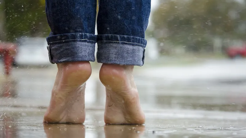 Полуголый мужчина гулял по проезжей части в Актау