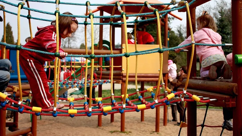 Ребенок пострадал во время игры на детской площадке в Жанаозене