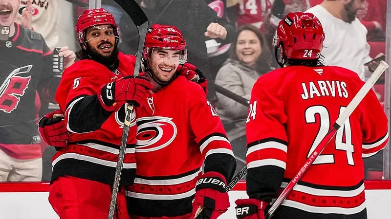 В НХЛ определилась первая пара розыгрыша Кубка Стэнли-2025