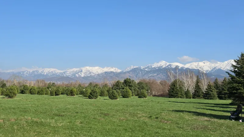 По-летнему жаркая погода ждет алматинцев в ближайшие выходные