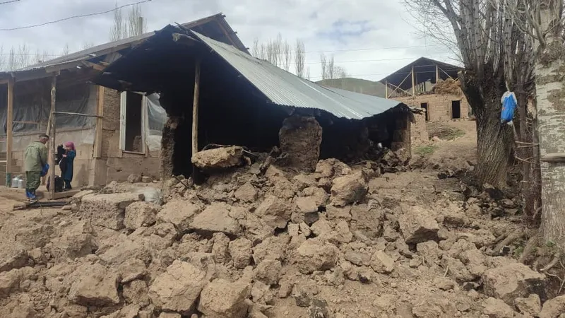 Кадры последствий сильного землетрясения в Таджикистане