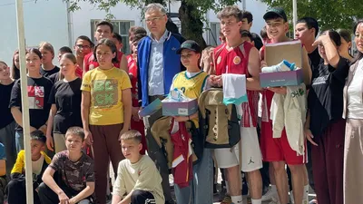 Детям дарят спортивную форму, фото - Новости Zakon.kz от 15.04.2025 09:17