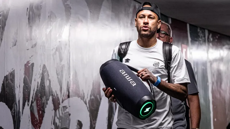 Неймар отметил свое возвращение на поле ударом по лицу соперника