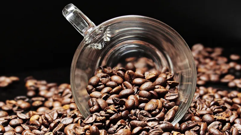 Диетолог объяснила, почему нельзя пить кофе и чай сразу после еды