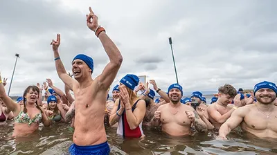 В Чехии 2461 человек окунулся в ледяную воду, фото - Новости Zakon.kz от 17.04.2025 07:17