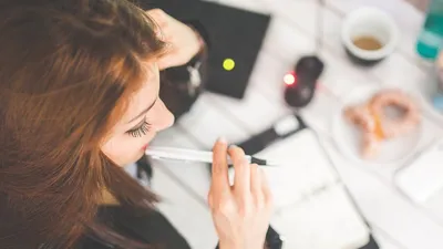 Женщины на работе извиняются чаще мужчин, фото - Новости Zakon.kz от 17.04.2025 06:30