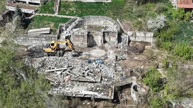 В Алматы дом строили на оползнеопасном участке: его снесут