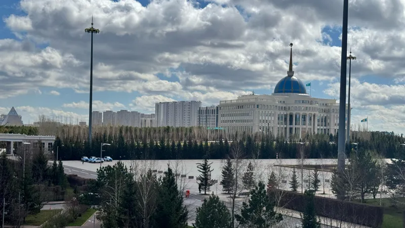 Названа причина установки бетонных блоков рядом с кварталом правительственных зданий в Астане