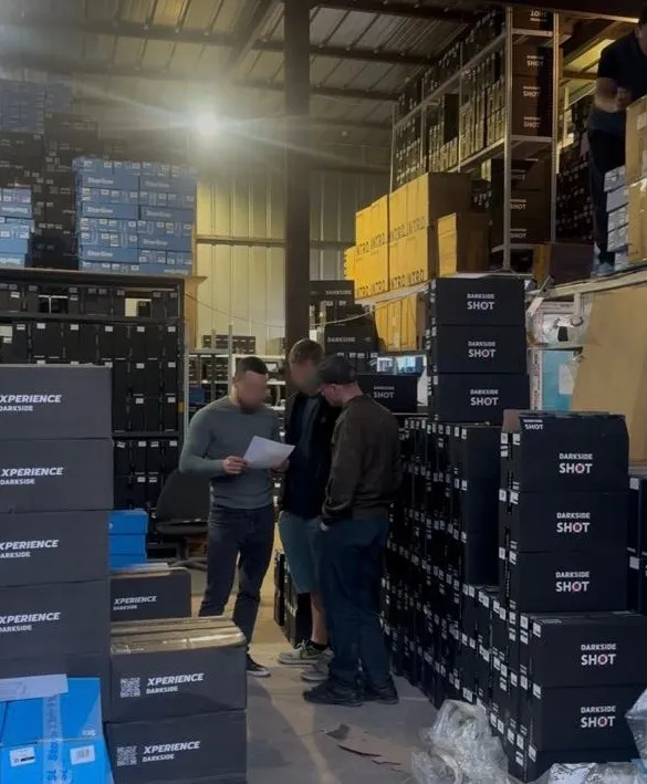 коробки с кальяным табаком, фото - Новости Zakon.kz от 17.04.2025 12:19