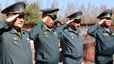 Казахстанская делегация почтила память соотечественников в Ржеве, фото - Новости Zakon.kz от 17.04.2025 07:56