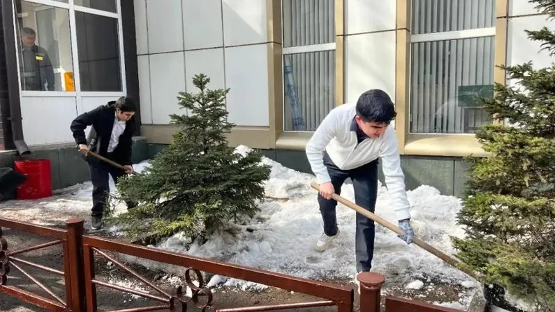 Коллектив Госархива Астаны поддержали экоакцию "Таза Қазақстан"