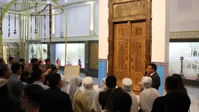 Дверь, собрание, люди, фото - Новости Zakon.kz от 24.04.2025 18:17