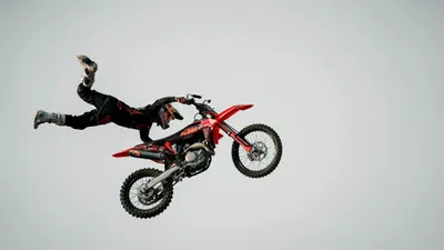 Человек, трюк, техника, фото - Новости Zakon.kz от 30.04.2025 08:55