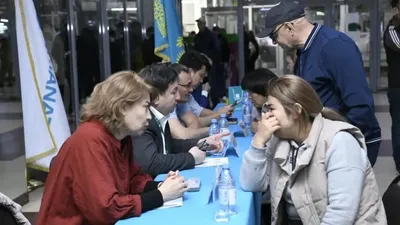 Повышение финансовой грамотности населения: день правовой помощи для астанчан организовали на столичном рынке, фото - Новости Zakon.kz от 29.04.2025 15:15