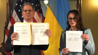 США и Украина подписали сделку о природных ресурсах Украины,, фото - Новости Zakon.kz от 01.05.2025 04:44