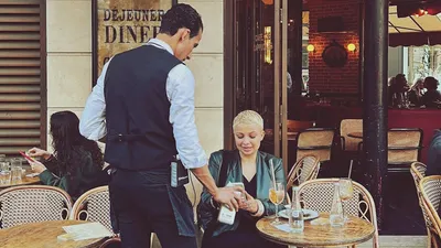 Официент, столик, клиент, фото - Новости Zakon.kz от 30.04.2025 05:59