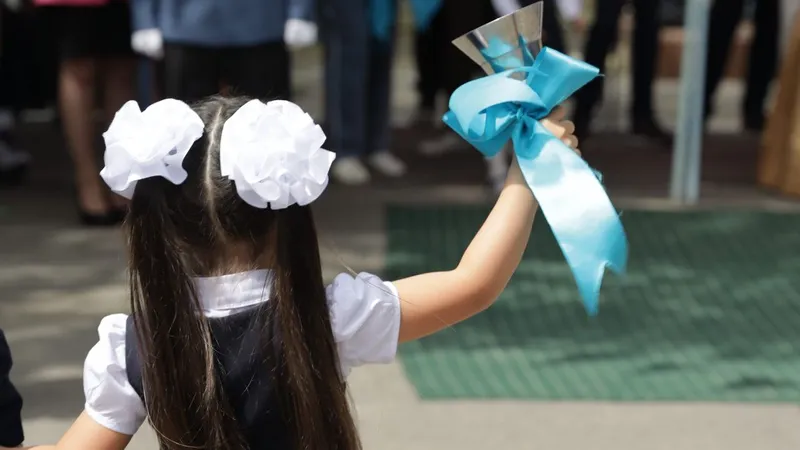 Последний звонок перенесли в Казахстане