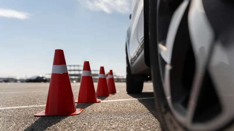 Автомобиль въехал в толпу людей в Германии