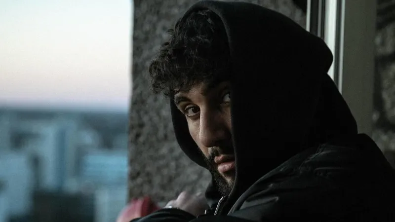 Массовой потасовкой закончился бесплатный концерт немецкого рэпера Samra