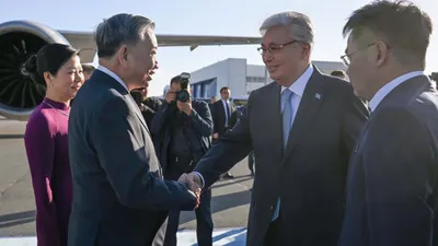 Касым-Жомарт Токаев, То Лам, аэропорт Астаны , фото - Новости Zakon.kz от 05.05.2025 18:49