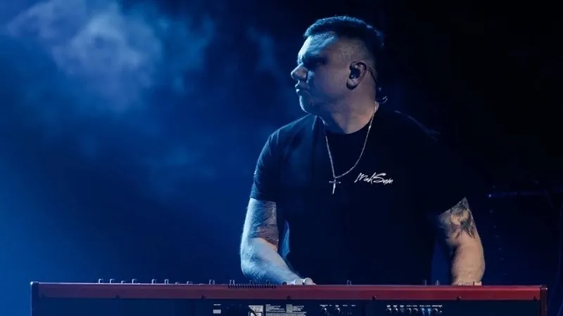 В кому впал бывший участник группы "Ленинград" Дмитрий Иванов