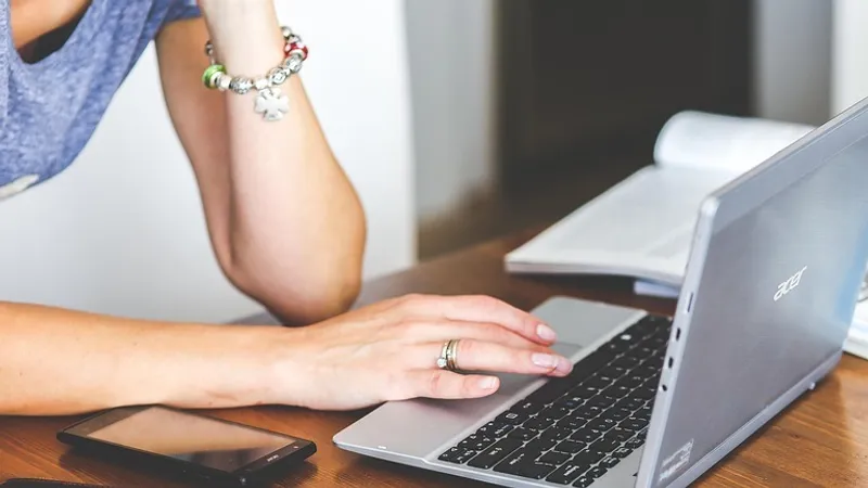 Британка отсудила 33 тысячи долларов за увольнение в выходной день