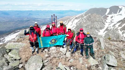 Через снег и холод: спасатели МЧС покорили гору "Три брата", фото - Новости Zakon.kz от 07.05.2025 10:23