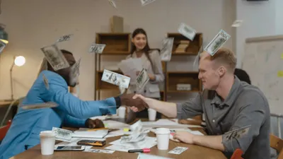 Люди, деньги, офис, фото - Новости Zakon.kz от 08.05.2025 08:20