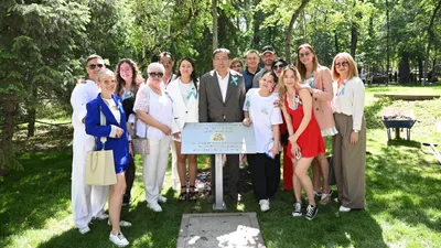 Досаев, родственники, деревья, посадка, фото - Новости Zakon.kz от 08.05.2025 15:25