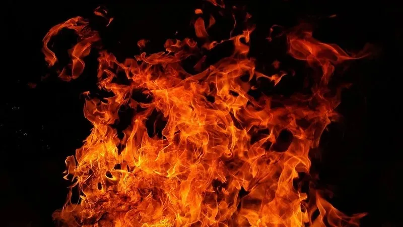 300 самокатов вспыхнули на складе в Шымкенте