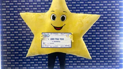 В костюме звезды пришел победитель самого крупного выигрыша за историю Казахстана, фото - Новости Zakon.kz от 08.05.2025 19:00