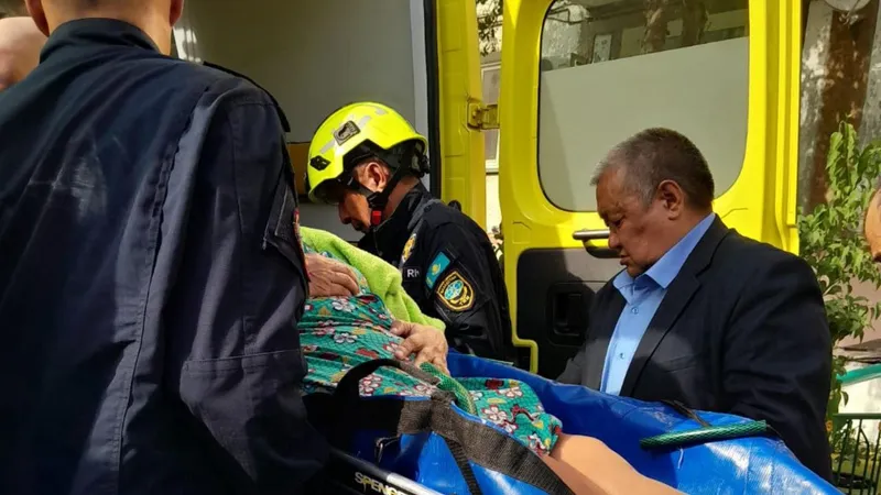 Спасатели Кокшетау помогли 71-летней бабушке, попавшей в беду