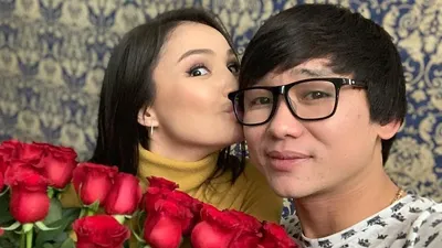 37-летняя супруга Кайрата Нуртаса показала своих защитников, фото - Новости Zakon.kz от 08.05.2025 10:08