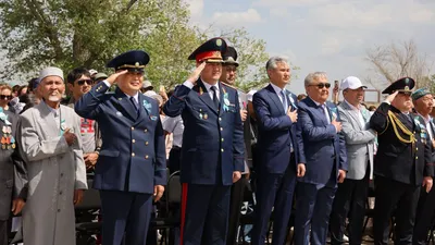 В области Улытау почтили память фронтовиков, фото - Новости Zakon.kz от 09.05.2025 12:59