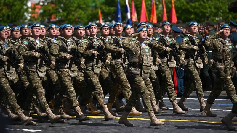 Маршем по Красной площади: фоторепортаж с парада опубликовали в пресс-службе Акорды
