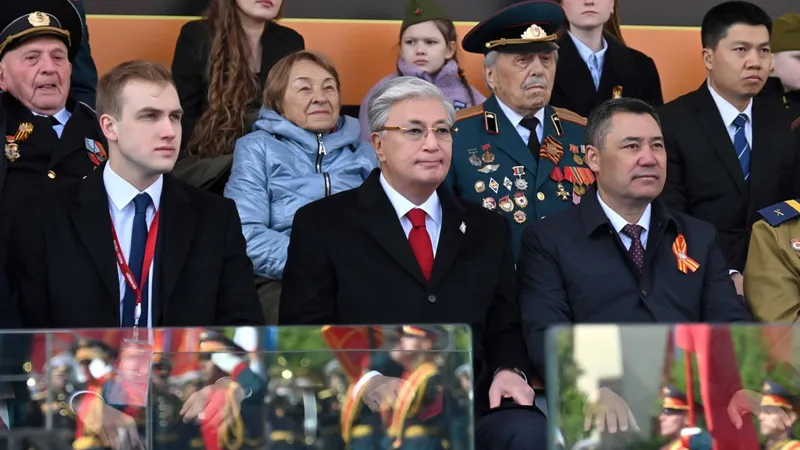 Токаев поприветствовал казахстанских военнослужащих, участвующих в параде на Красной площади