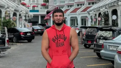 Евгений Егембердиев получил травму в бое с Гришиным, фото - Новости Zakon.kz от 11.05.2025 04:04