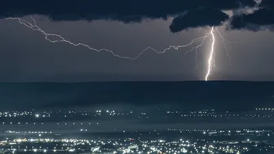 Ночь, Алматы, атака, сильнейшая гроза, фотографии, Доценко, фото - Новости Zakon.kz от 12.05.2025 11:25