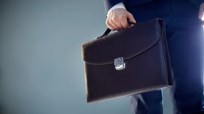 Госслужба, портфель, дипломат, государственная служба, госслужащие, госслужащий, фото - Новости Zakon.kz от 19.12.2025 12:39