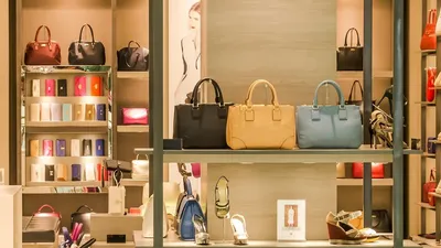 Valentino Bags Lab нарушило трудовое законодательство, фото - Новости Zakon.kz от 17.05.2025 08:32