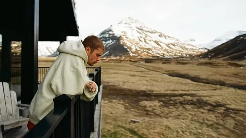 Үлкен бөксе үй шаруасындағы әйелдер порно Әйел қара нәсілді жігітпен жыныстық қатынасқа түсіп жатыр.