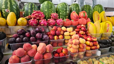 Зеленый базар, рынок, продукты питания, фрукты, фруктовый отдел, цены на фрукты, стоимость фруктов , фото - Новости Zakon.kz от 18.07.2025 02:43