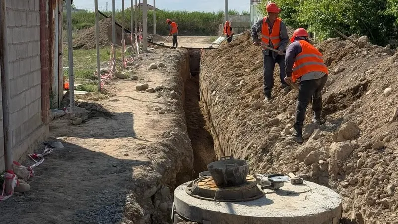 Провалилась дорога: акимат Алматы выступил с заявлением по микрорайону Рахат-Мадениет